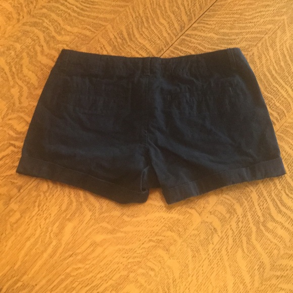 Old Navy perfect 3 1/2 “ shorts - Picture 2 of 6